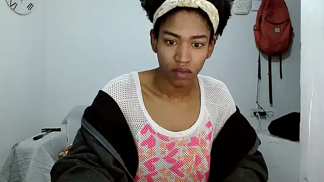 angelamarie1 online show from October 6, 2025, 10:38 am