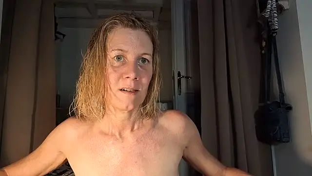 Snapshot of Lola_Belgium chatting on June 27, 2026, 1:17 pm Lola Belgium online show from June 27, 2026, 1:17 pm