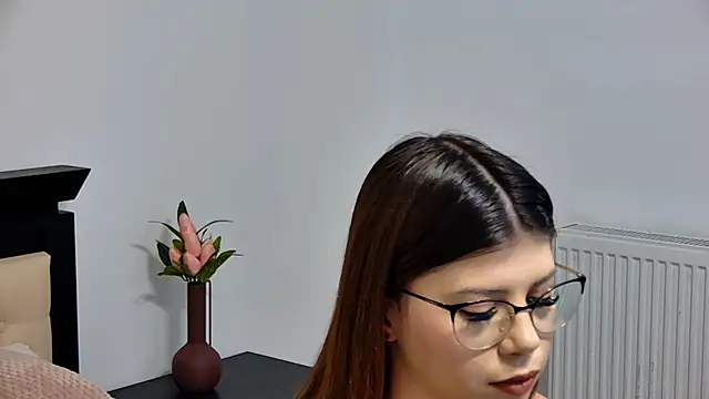 Sierra Halle online show from March 16, 2025, 8:54 pm