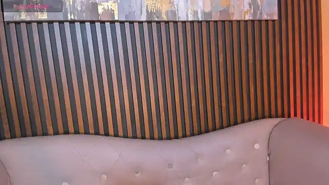 LauraAristizabal online show from September 12, 2025, 12:49 pm