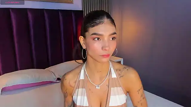 Snapshot of LauraAristizabal chatting on May 5, 2026, 11:46 am LauraAristizabal online show from May 5, 2026, 11:46 am