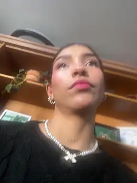 Snapshot of LauraAristizabal chatting on April 30, 2026, 12:23 pm LauraAristizabal online show from April 30, 2026, 12:23 pm