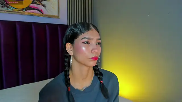 Snapshot of LauraAristizabal chatting on April 25, 2026, 12:30 pm LauraAristizabal online show from April 25, 2026, 12:30 pm