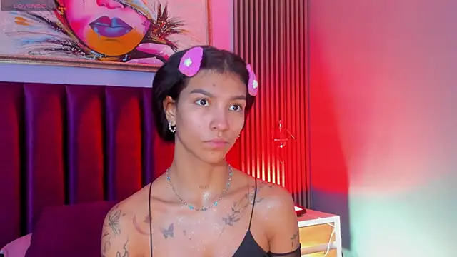 LauraAristizabal online show from November 30, 2025, 12:39 pm