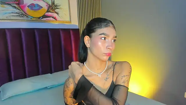 Snapshot of LauraAristizabal chatting on May 3, 2026, 11:47 am LauraAristizabal online show from May 3, 2026, 11:47 am
