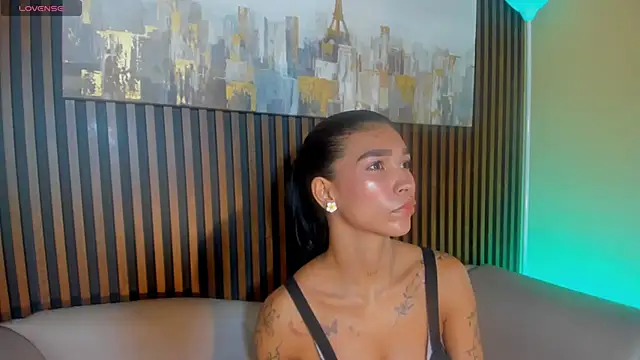 LauraAristizabal online show from March 24, 2026, 12:38 pm