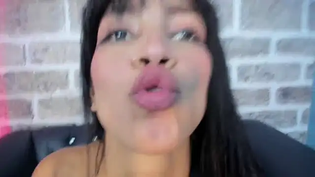 LauraAristizabal online show from March 18, 2025, 8:26 pm