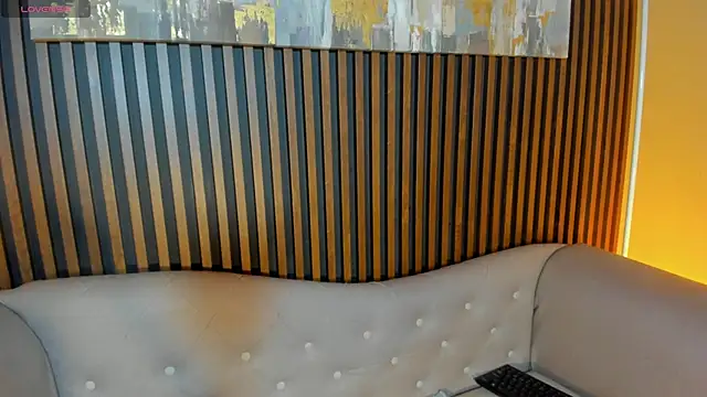 LauraAristizabal online show from March 19, 2026, 12:38 pm