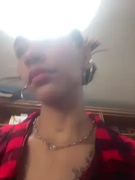 LauraAristizabal online show from April 18, 2026, 12:29 pm