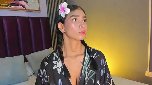 Snapshot of LauraAristizabal chatting on May 24, 2026, 12:05 pm LauraAristizabal online show from May 24, 2026, 12:05 pm
