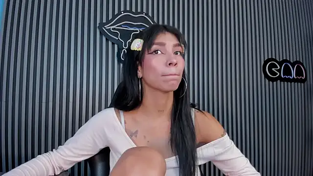 LauraAristizabal online show from March 21, 2025, 3:35 pm