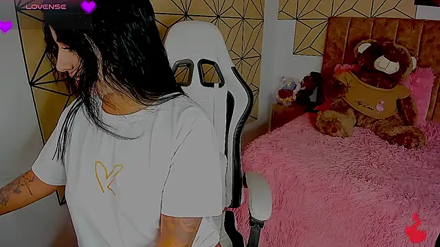 vane lopez  online show from April 20, 2026, 6:53 pm