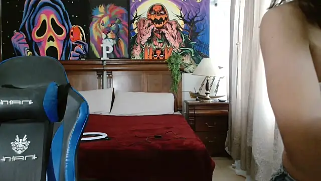 MINI Petite online show from February 12, 2025, 9:22 pm