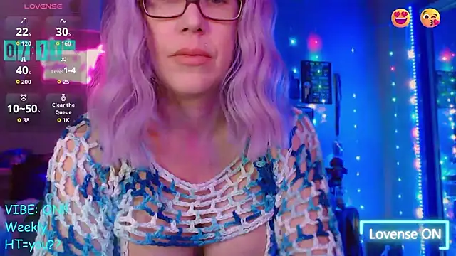 Snapshot of EmmaIsHere chatting on January 13, 2026, 2:10 pm EmmaIsHere online show from January 13, 2026, 2:10 pm