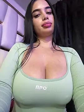 Snapshot of perla_kem_ chatting on February 5, 2026, 2:51 am perla kem online show from February 5, 2026, 2:51 am