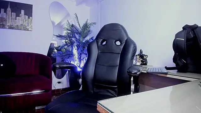 Snapshot of Meghan320 chatting on November 6, 2025, 11:36 am Meghan320 online show from November 6, 2025, 11:36 am