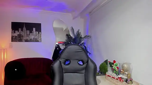 Meghan320 online show from December 18, 2025, 11:47 am