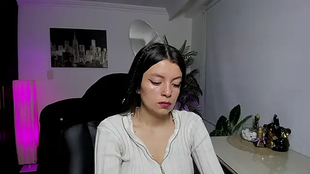 Snapshot of Meghan320 chatting on October 14, 2025, 11:33 am Meghan320 online show from October 14, 2025, 11:33 am