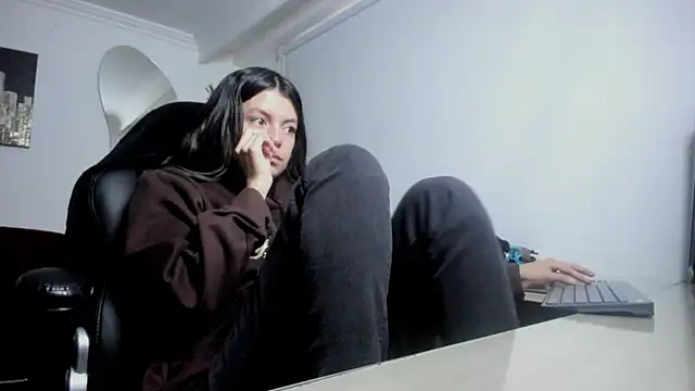 Snapshot of Meghan320 chatting on October 28, 2025, 11:31 am Meghan320 online show from October 28, 2025, 11:31 am