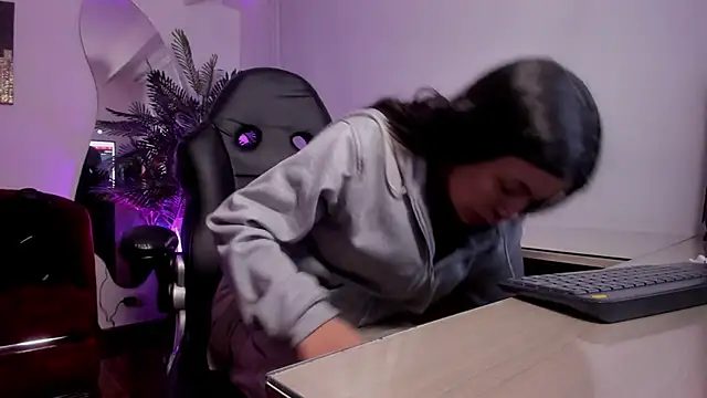 Snapshot of Meghan320 chatting on November 20, 2025, 11:33 am Meghan320 online show from November 20, 2025, 11:33 am