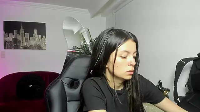 Snapshot of Meghan320 chatting on October 13, 2025, 11:56 am Meghan320 online show from October 13, 2025, 11:56 am