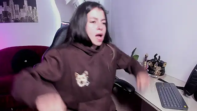 Snapshot of Meghan320 chatting on October 1, 2025, 11:58 am Meghan320 online show from October 1, 2025, 11:58 am