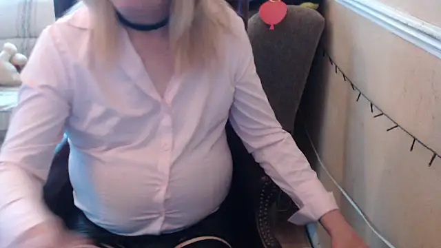 cuminmyknickers online show from April 11, 2026, 3:16 pm