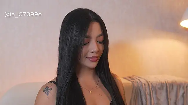 sarah hiill online show from December 18, 2025, 9:29 pm