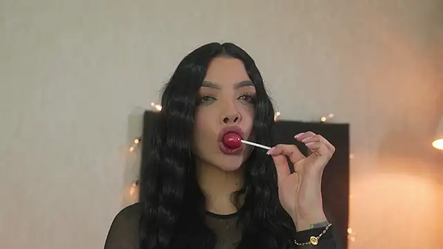 sarah hiill online show from April 15, 2026, 10:21 pm