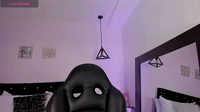 CeliWoods online show from October 6, 2025, 11:22 am