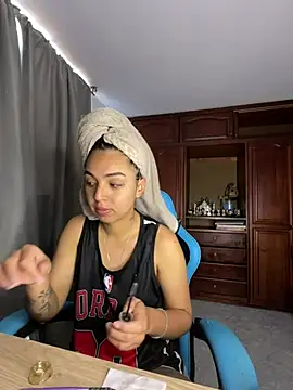 Miss Nicole online show from June 19, 2026, 3:18 pm
