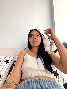 Miss Nicole online show from October 5, 2025, 8:10 pm