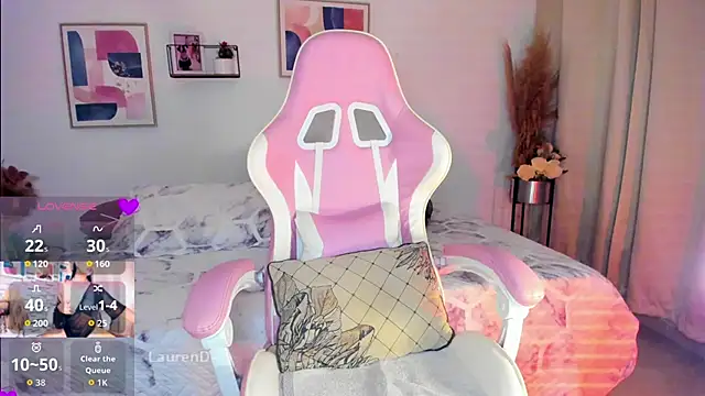 Misslaurenn online show from November 28, 2025, 11:49 pm