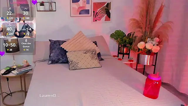 Misslaurenn online show from March 12, 2025, 10:39 pm