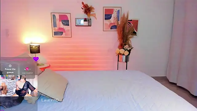 Misslaurenn online show from September 10, 2025, 10:42 pm