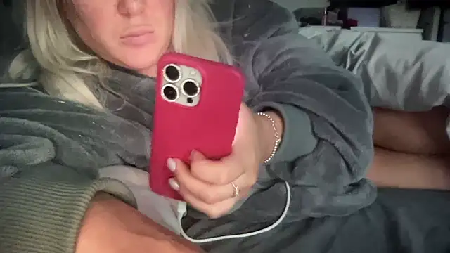 Bustyblondebabe32 online show from March 26, 2026, 6:22 am