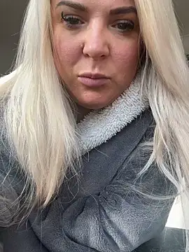 Bustyblondebabe32 online show from March 4, 2026, 9:50 am