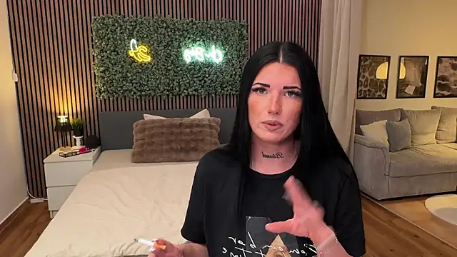 LizaRoxx online show from March 17, 2026, 10:02 pm