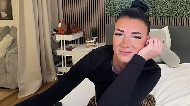 LizaRoxx online show from January 10, 2026, 11:55 pm