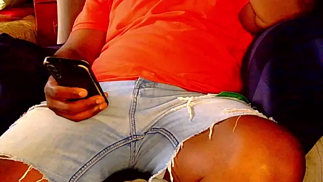 Snapshot of CharlesBlk79_ chatting on November 29, 2025, 2:50 pm CharlesBlk79 online show from November 29, 2025, 2:50 pm