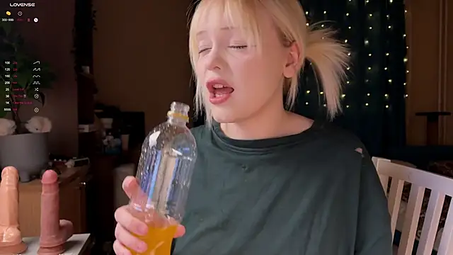 LisaLaas online show from February 14, 2026, 9:04 pm