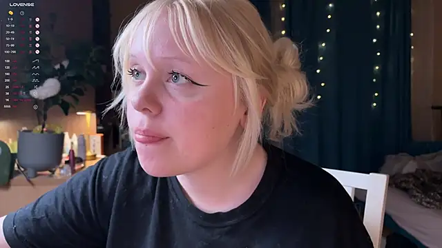 LisaLaas online show from March 29, 2026, 8:10 pm