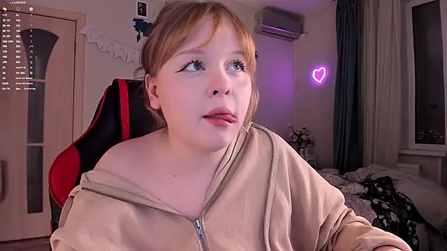 LisaLaas online show from December 13, 2024, 5:00 pm