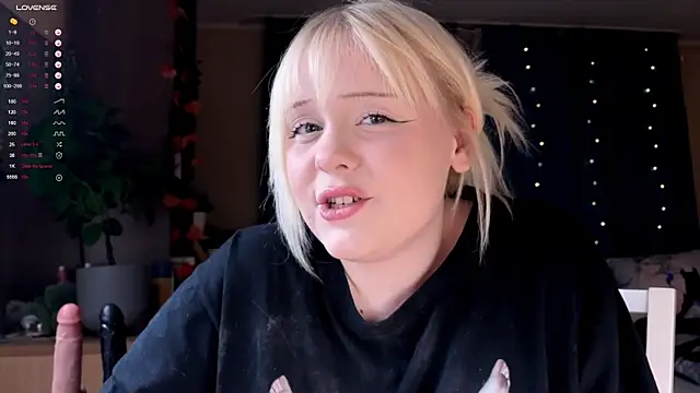 LisaLaas online show from December 16, 2025, 8:13 pm