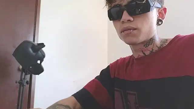 AcidMilo online show from February 21, 2025, 9:11 pm