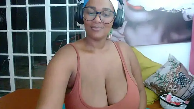 Snapshot of Charlie-Crawford chatting on February 19, 2026, 8:28 pm Charlie-Crawford online show from February 19, 2026, 8:28 pm