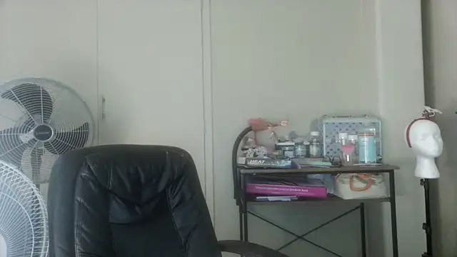 Snapshot of Charlie-Crawford chatting on February 23, 2026, 4:51 pm Charlie-Crawford online show from February 23, 2026, 4:51 pm