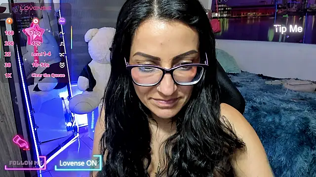 alma blue online show from February 3, 2026, 11:43 pm