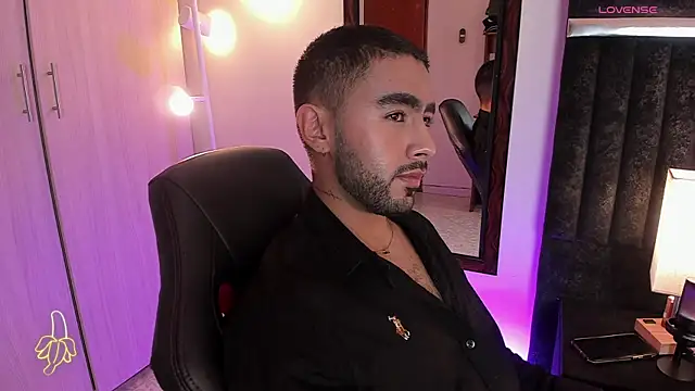 ItsMeEros online show from October 27, 2025, 10:00 pm