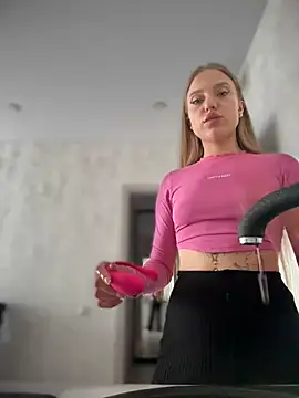 pinkstar  online show from February 17, 2025, 6:09 am